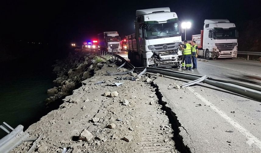 Hakkâri-Van Yolunda Korkutan Olay: Yol Çöktü, Tır Uçurumun Kenarında Kaldı