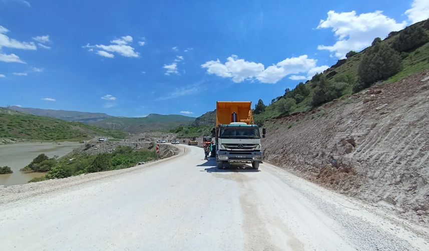 Heyelan Sonrası Açılan Alternatif Yolda Asfaltlama Başladı