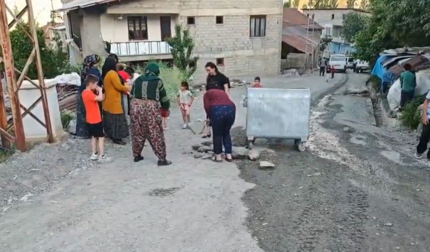 Hakkari Bağlar Mahallesi Sakinlerinden Yol Tepkisi