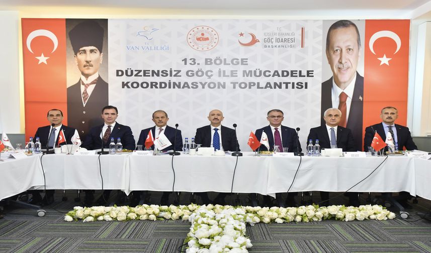 Hakkari Valisi Taşyapan Van’daki Düzensiz Göç Toplantısına Katıldı