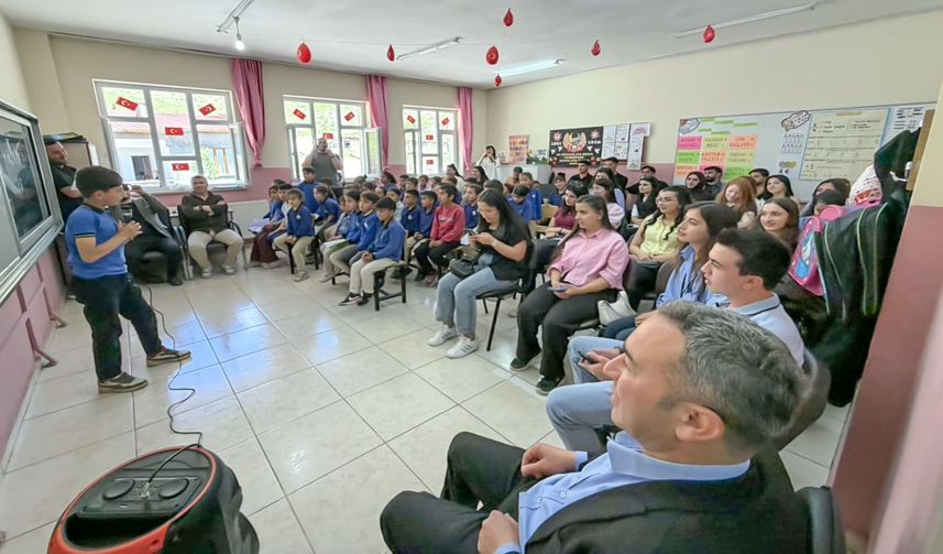 Hakkari Üniversitesi Öğrencilerinden Bay Köyü’nde Şiir Etkinliği