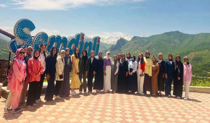 Yurt Öğrencileri Şemdinli’nin Tarihi ve Doğal Güzelliklerini Keşfetti
