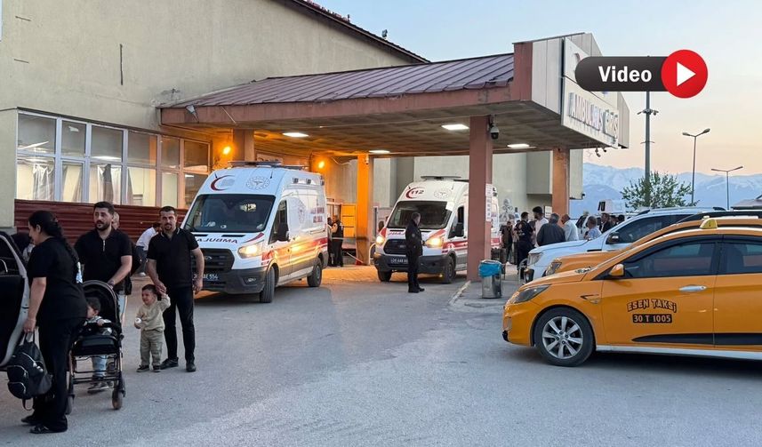 Hakkari'de İki Grup Arasında Çıkan Kavga Mahalleye Sıçradı: 5 Yaralı