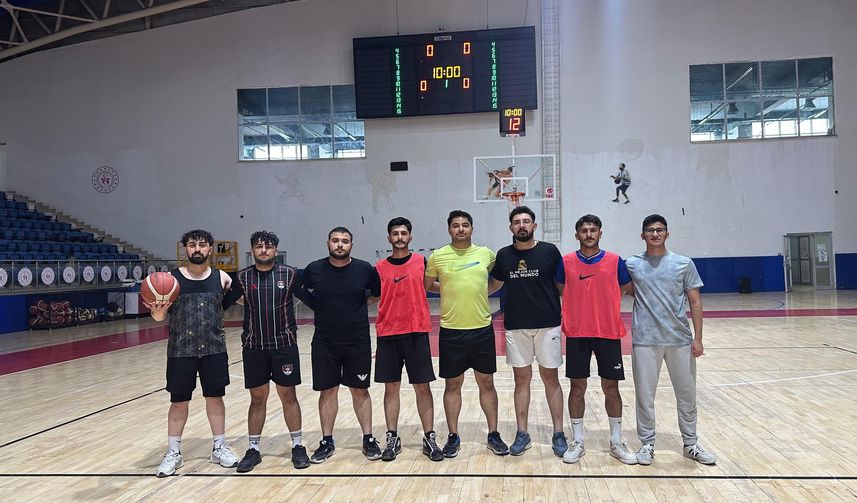 Yurt Öğrencileri Basketbol Turnuvasında Kıyasıya Mücadele Etti