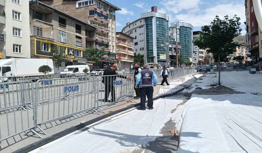 Hakkari’de Çatlak Oluşan Yolda Güvenlik Önlemleri Artırıldı