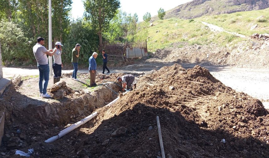 Hakkari’de Kanalizasyon Arızalarına Hızlı Müdahale: 6 Noktada Sorun Çözüldü