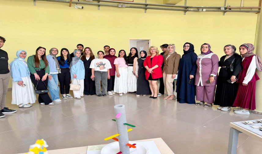 Hakkari Üniversitesi’nde Çocuk Gelişimi Yıl Sonu Sergisi Büyük İlgi Gördü