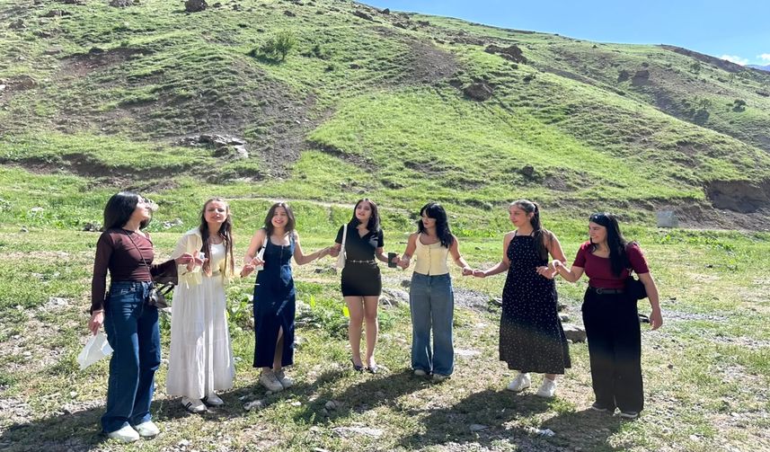 Hakkari ve Van YYÜ Öğrencileri Yenilikçi Yabancı Dil Eğitimi Projesinde Buluştu