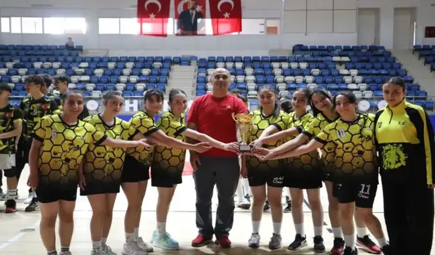 Hakkari'de Gençler ve Yıldızlar Hentbol Teşvik Müsabakaları Tamamlandı