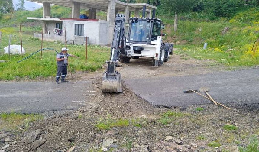 Hakkari Belediyesi Hafta Sonu da Sahada: Altyapı ve Üstyapı Çalışmaları Sürüyor
