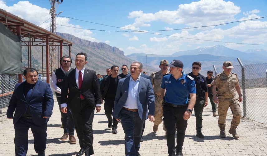 Vali Taşyapan’dan Derecik Gümrük Kapısı’na Ziyaret