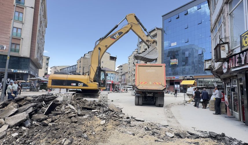 Yüksekova İlçe Merkezinde Asfalt Çalışmaları İçin Hazırlıklar Devam Ediyor