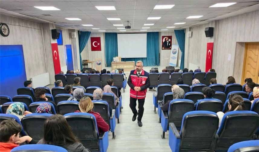 Hakkari’de Usta Öğretici Adaylarına Afet ve Acil Durum Eğitimi