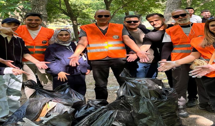 Hakkari Üniversitesi Öğrencilerinden Ağaçdibi Şelalesi’nde Çevre Temizliği