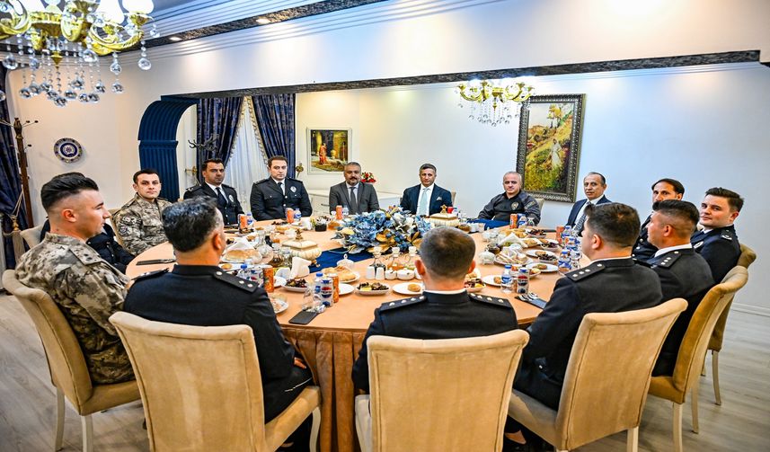 Hakkari’de Rütbe Terfisi Alan Polisler İçin Program Düzenlendi