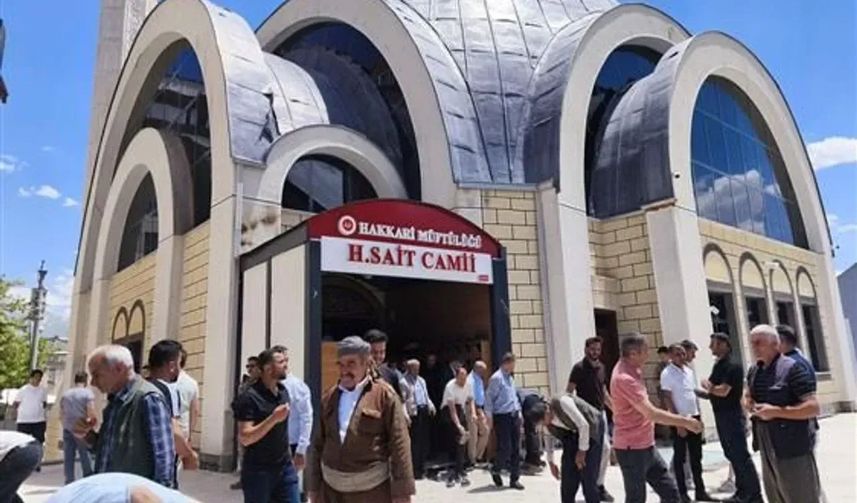 Hakkari’de Yeniden İnşa Edilen Hacı Sait Camii İbadete Açıldı