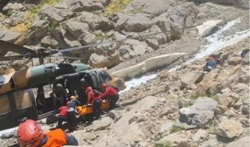 Hakkari'de Sarp Arazide Yaralanan Vatandaş İçin Zamanla Yarış