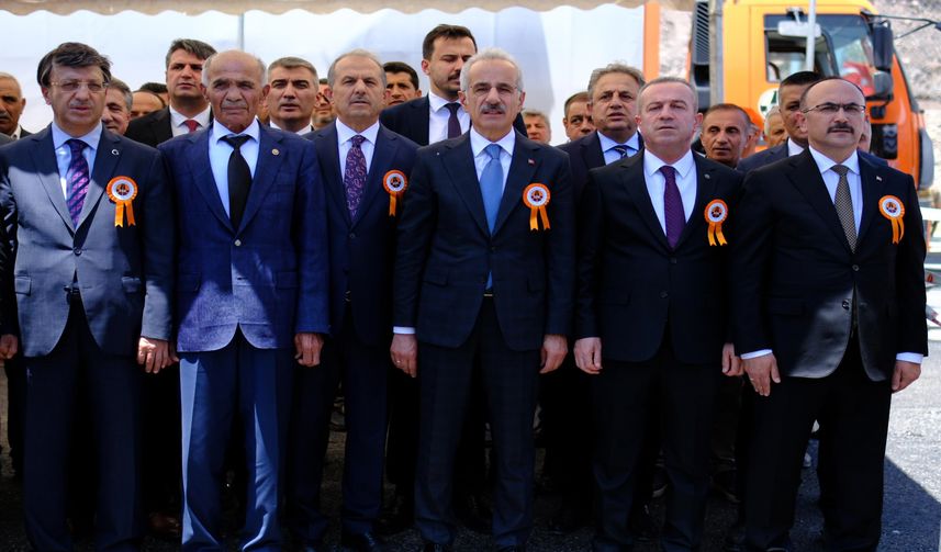 Bakan Uraloğlu Hakkâri’de Ulaşım Yatırımlarını Hizmete Açtı