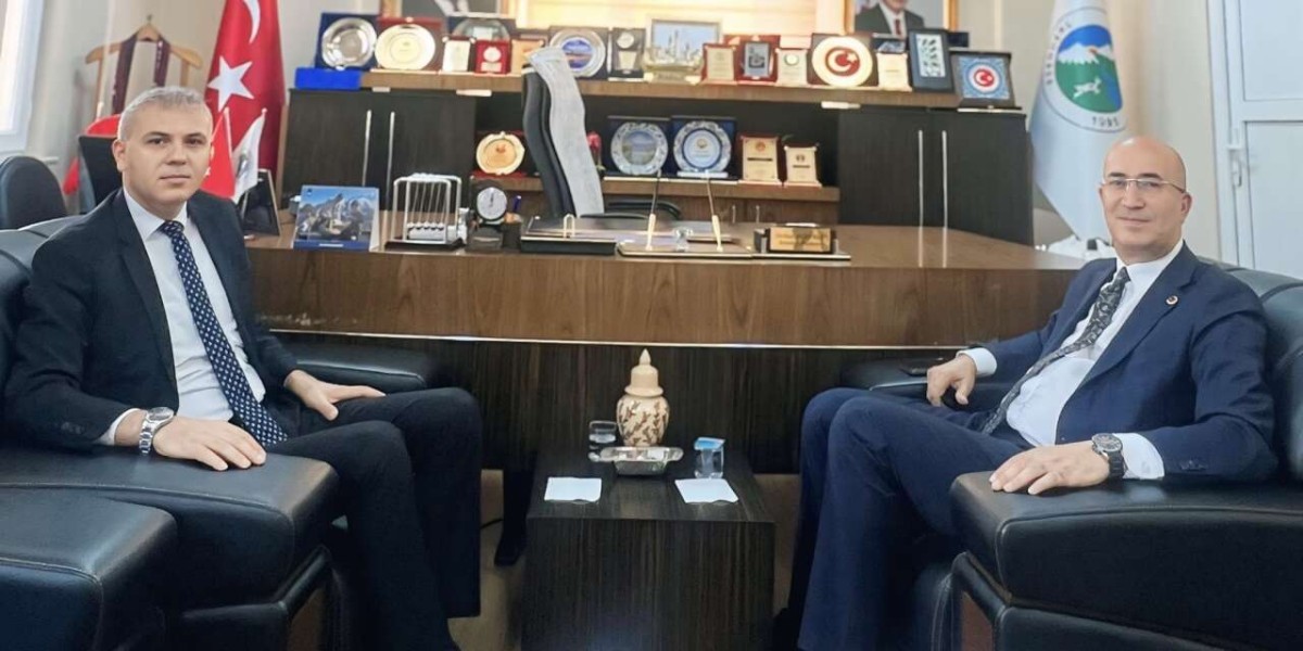Başkan Dırbaz Büyüksu, Mustafa Akın’ı Belediyede Ağırladı