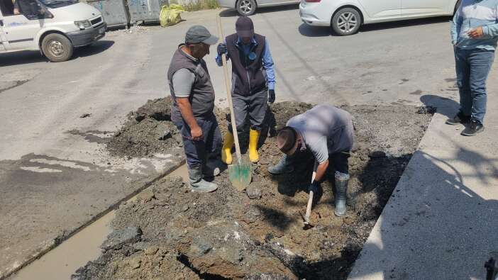 Hakkari'de Su İşleri Ekipleri Gün Boyu Arızalara Müdahale Etti