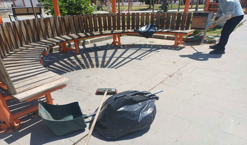 Hakkari Kent Parkı’nda Çevre Temizliği Yapıldı