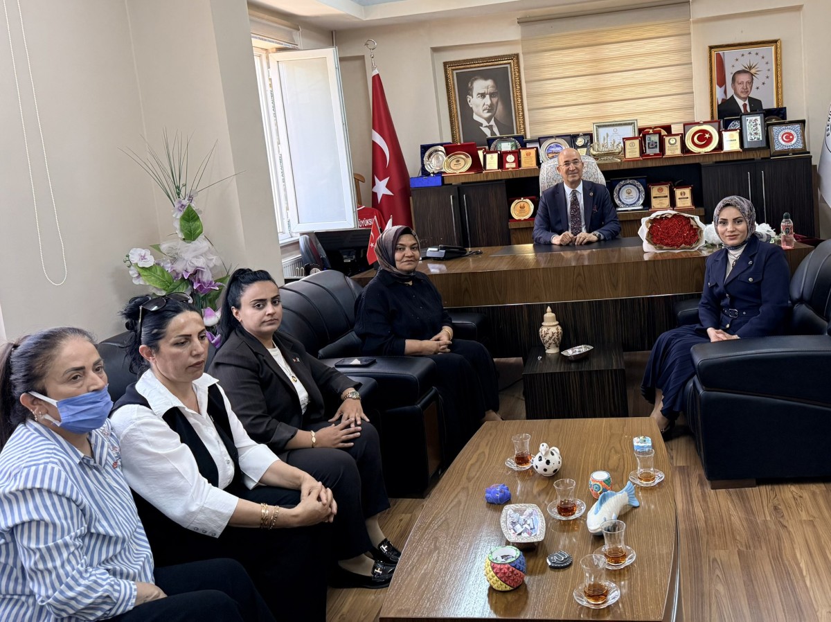 Esendere Belediye Başkanı Dırbaz Büyüksu, AK Parti Kadın Kolları Heyetini Ağırladı