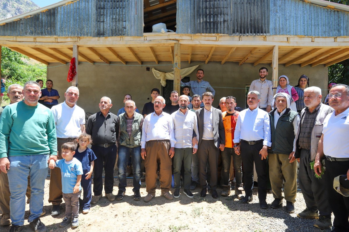 Çukurca Kaymakamı Emre Cebeci Taşlık Mezrası’nda Vatandaşlarla Buluştu