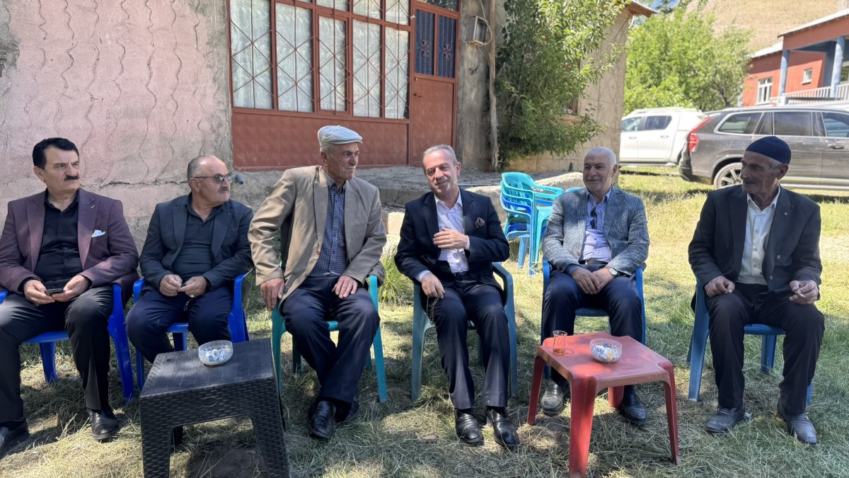 AK Parti Hakkari İl Başkanı Zeydin Kaya’dan Durna Ailesine Taziye Ziyareti