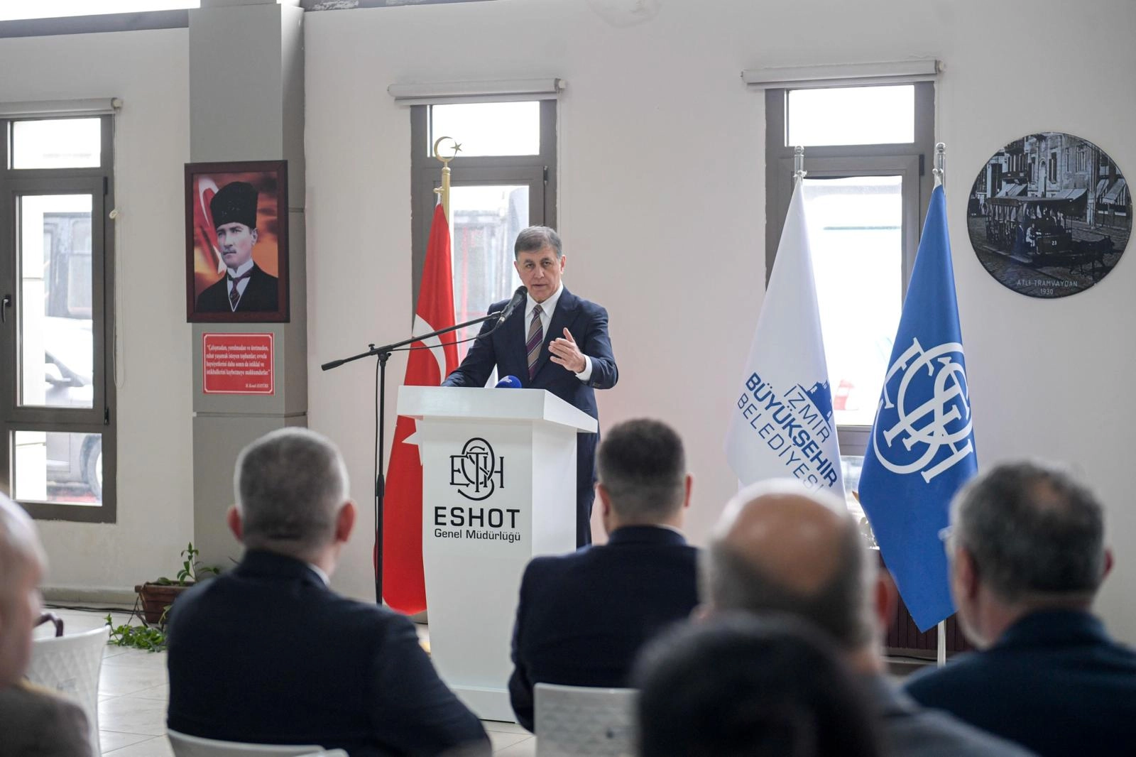 Başkan Tugay’dan ESHOT Personeline Bayram Mesajı: “Sizler Belediyenin Yüzüsünüz”