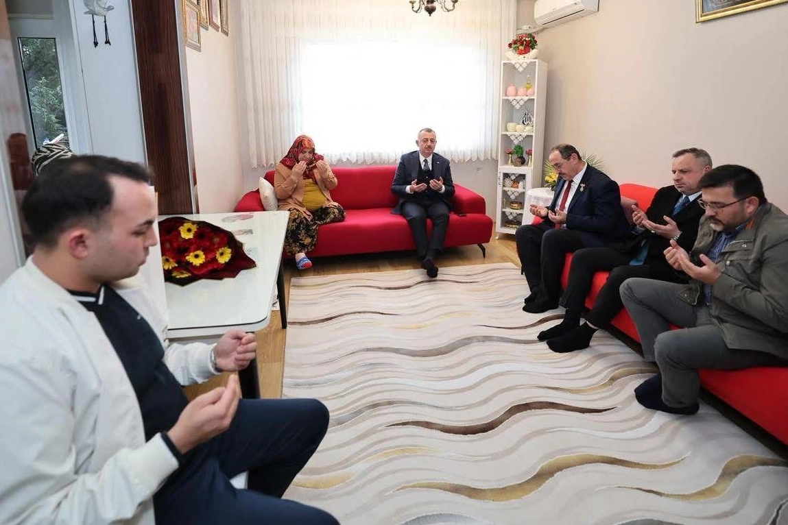 Başkan Büyükakın’dan Şehit Ailesine Anlamlı Bayram Ziyareti
