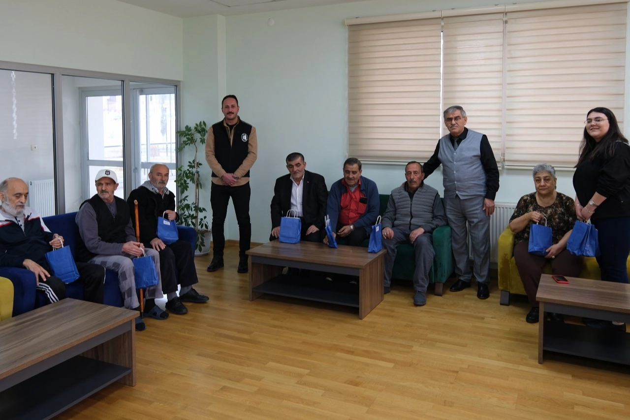 Çorum Belediyesi’nden Hastalara ve Yaşlılara Bayram Ziyareti