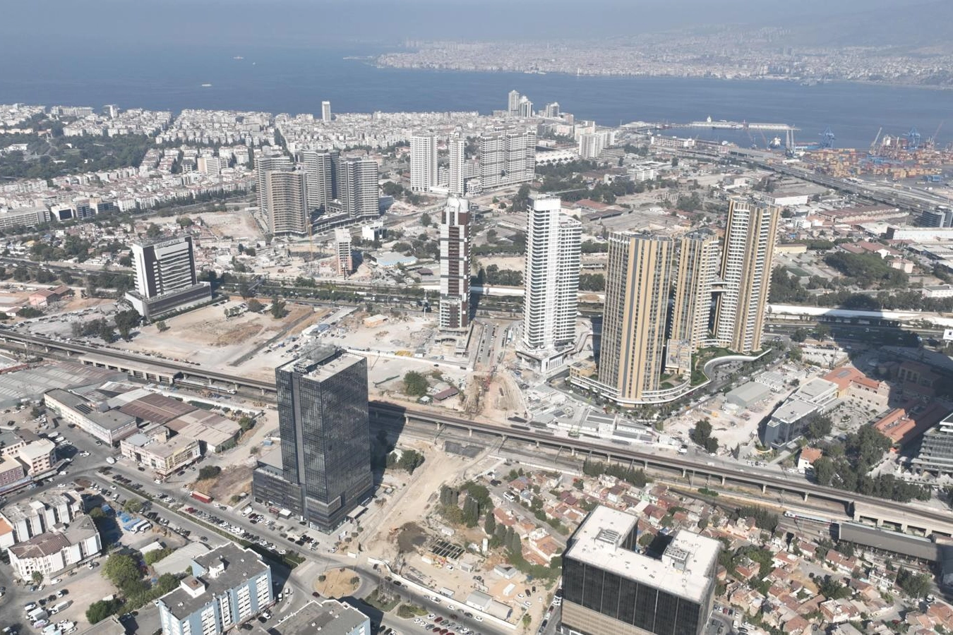 İzmir’de Ulaşımda Büyük Atılım: Metrodan Yola Dev Yatırımlar