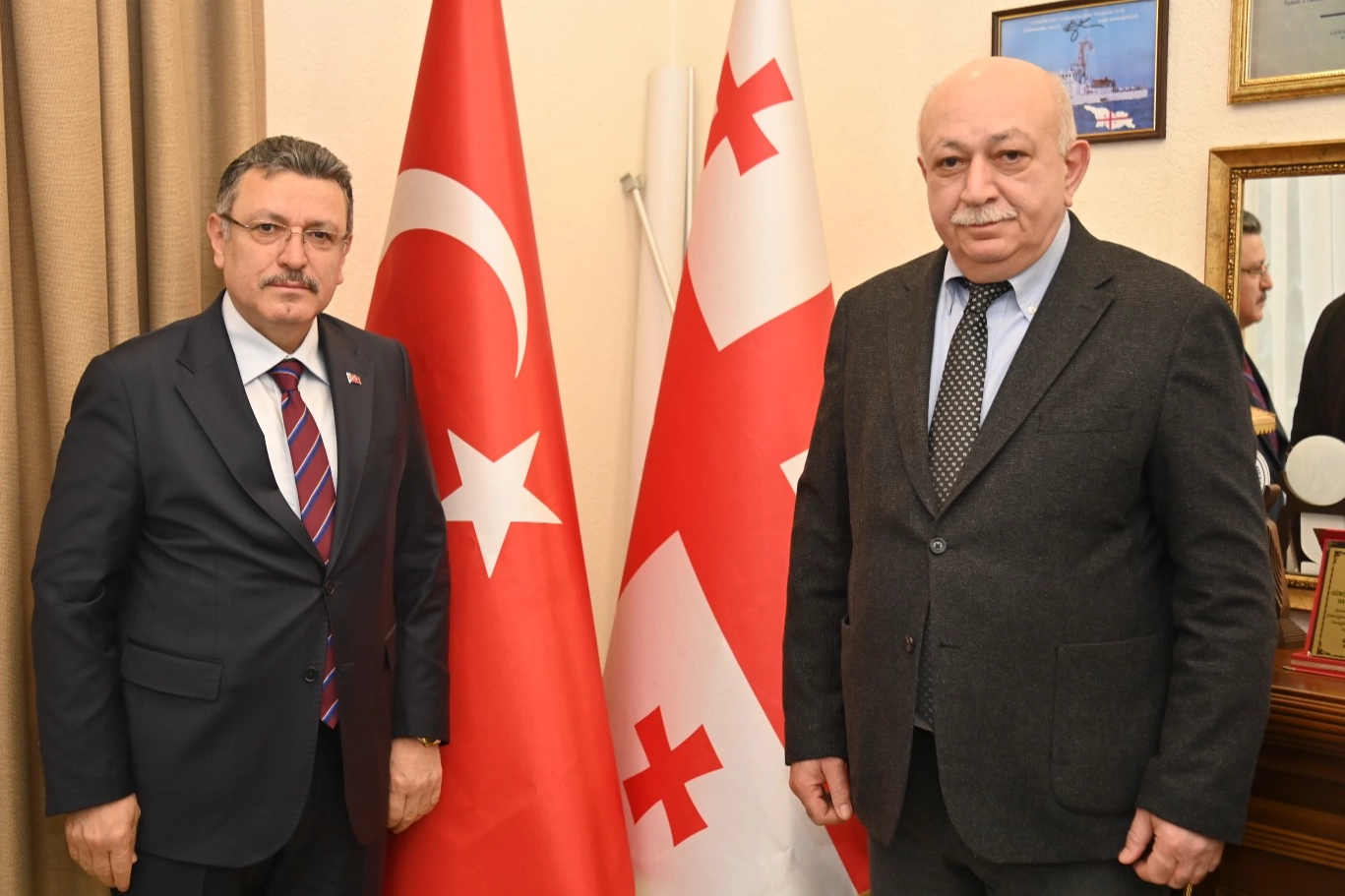 Trabzon’da Gürcistan’a Taziye Ziyareti: Başkan Genç’ten Anlamlı Mesaj