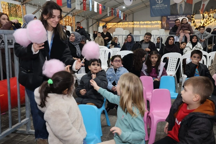 Gebze’de Ramazan Coşkusu: Binlerce Kişi Aynı Sofrada Buluştu