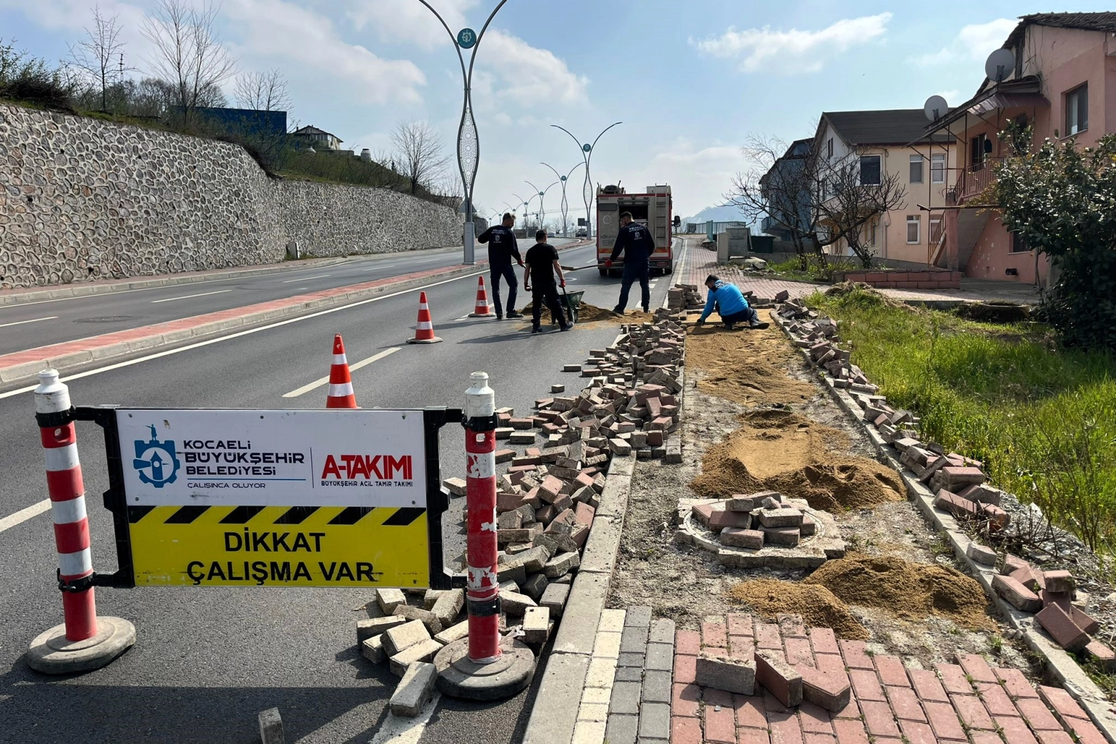 Başiskele’de Tretuvarlar Yenilendi: Hoca Ahmet Yesevi Bulvarı Modern Görünümüne Kavuştu