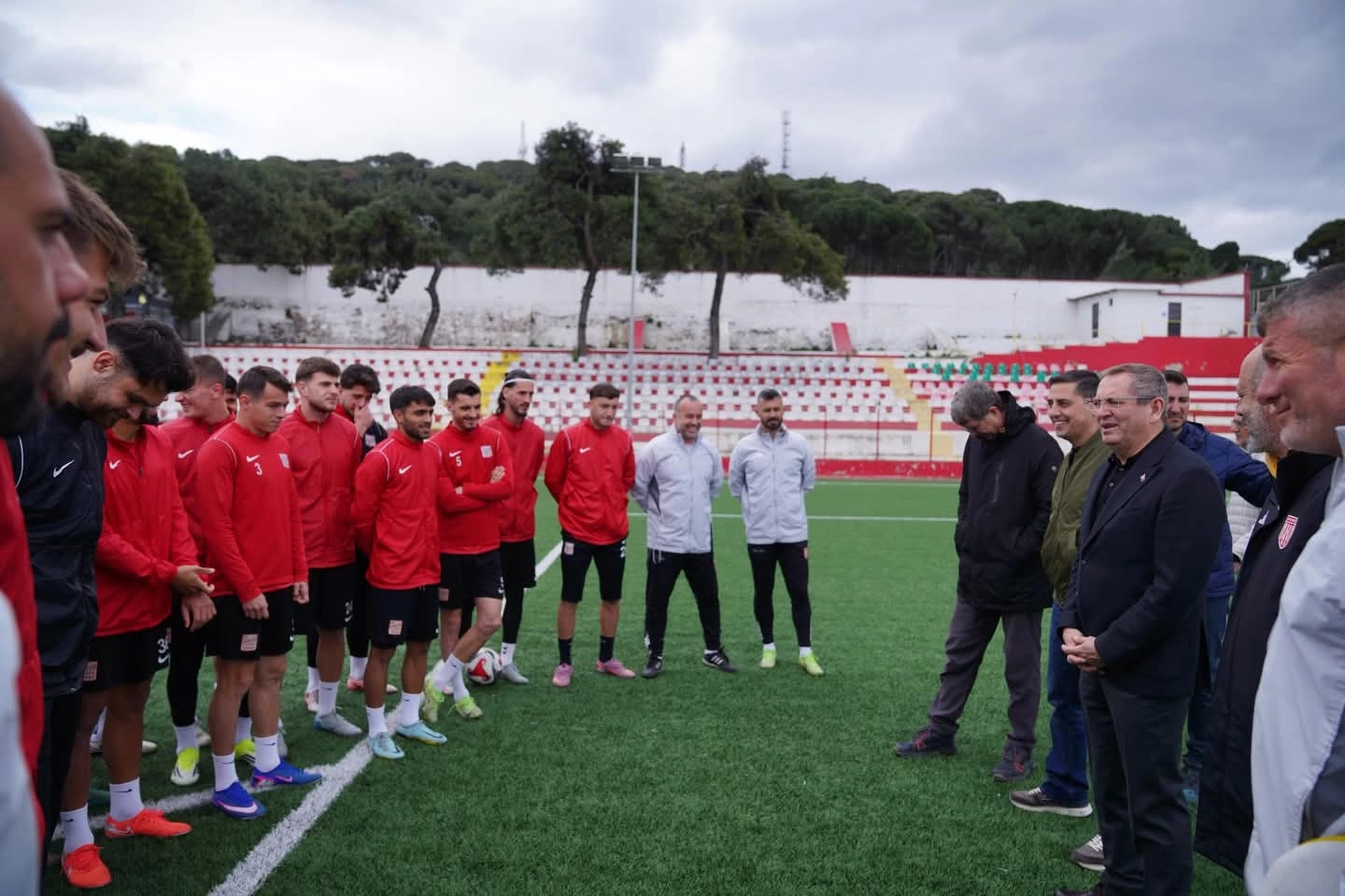 Başkan Mesut Ergin’den Ayvalıkgücü Belediyespor’a Moral Ziyareti
