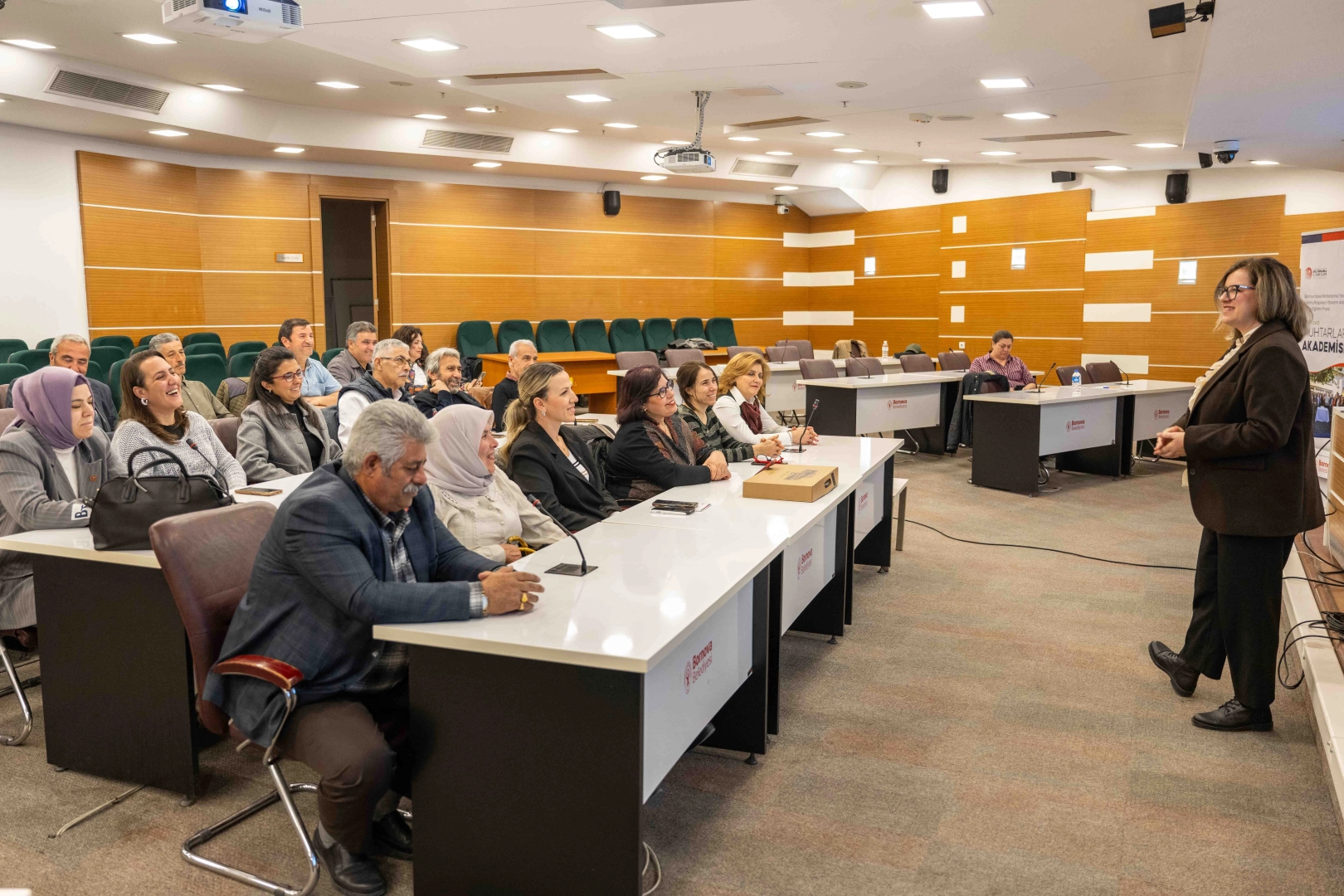 Bornova Muhtarlar Akademisi’nde Sosyal Medya ve Dijital İletişim Eğitimi