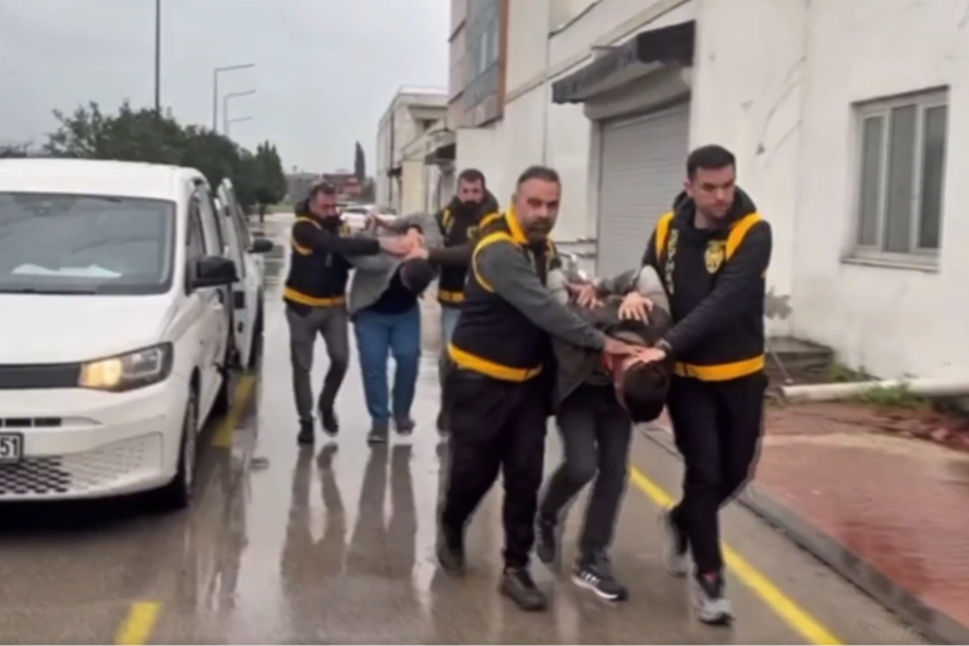 Adana’da Hayvana Eziyet Görüntülerine Hızlı Müdahale: 2 Kişi Gözaltında