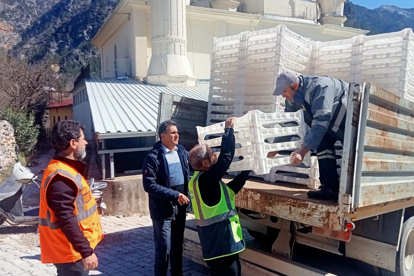 Antalya’da İpekböcekçiliği Yeniden Canlanıyor: Üreticiye Büyük Destek