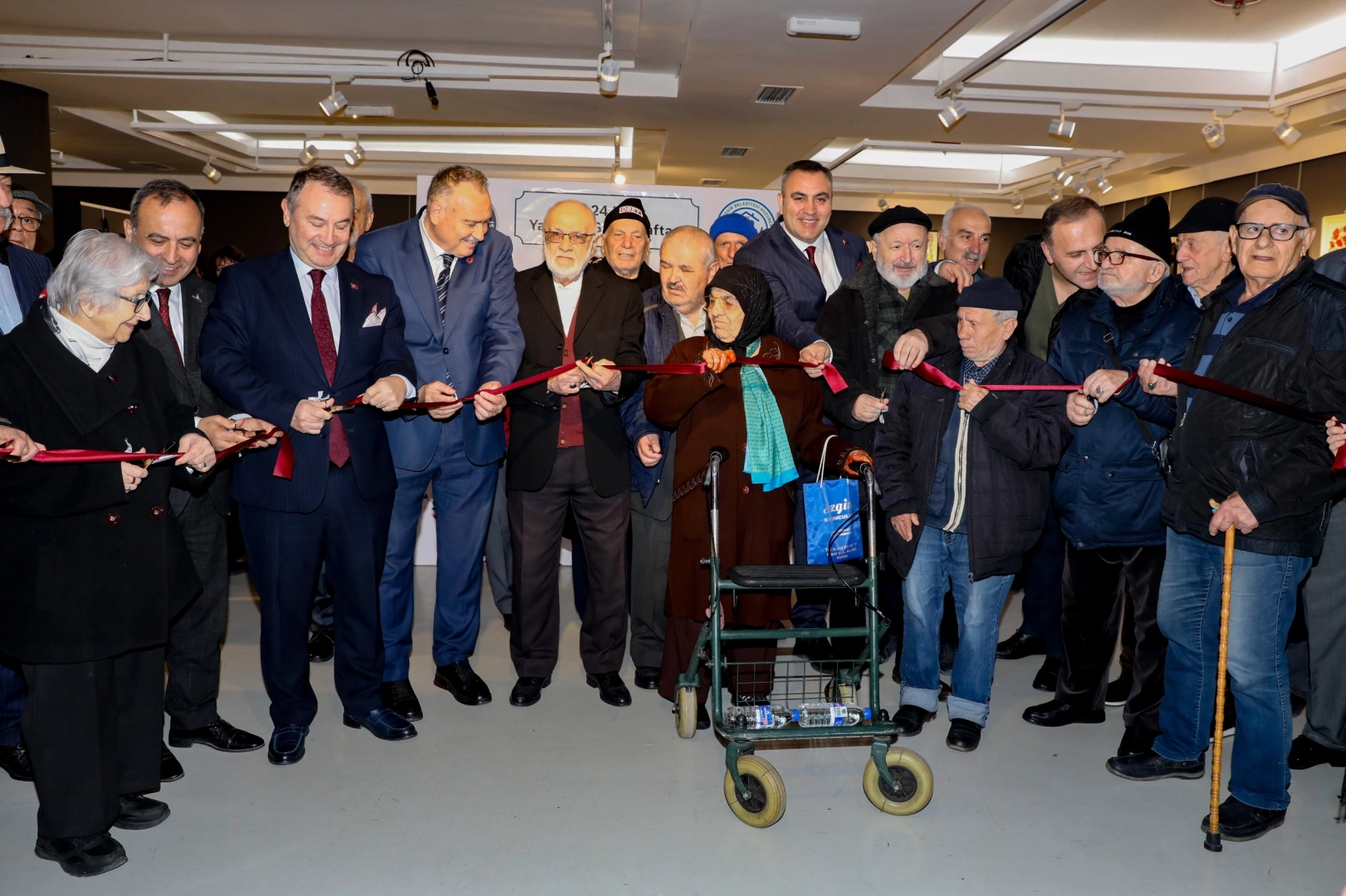 Bursa’da Yaşlılara Saygı Haftası Coşkusu: Sergi ve Konserle Kutlandı