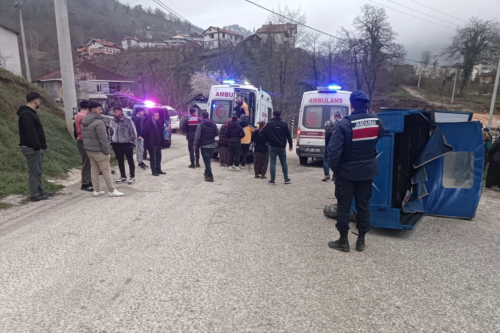 Düzce Yığılca’da Tarım Aracı Devrildi: 2 Kişi Yaralandı