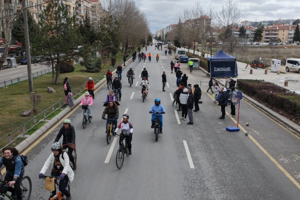 Eskişehir’de “Arabasız Pazar” Heyecanı: Sokaklar Yayalara Açılıyor