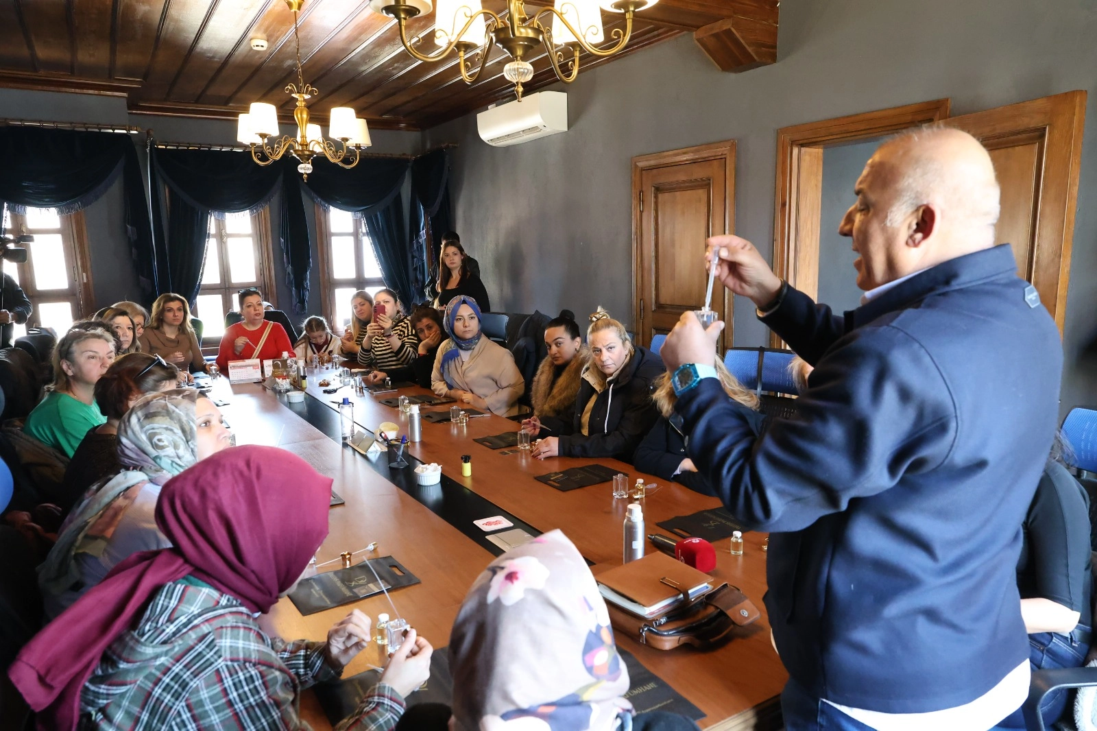 Osmangazi Belediyesi’nden Keyifli ve Öğretici Bir Deneyim: Parfüm Yapım Atölyesi