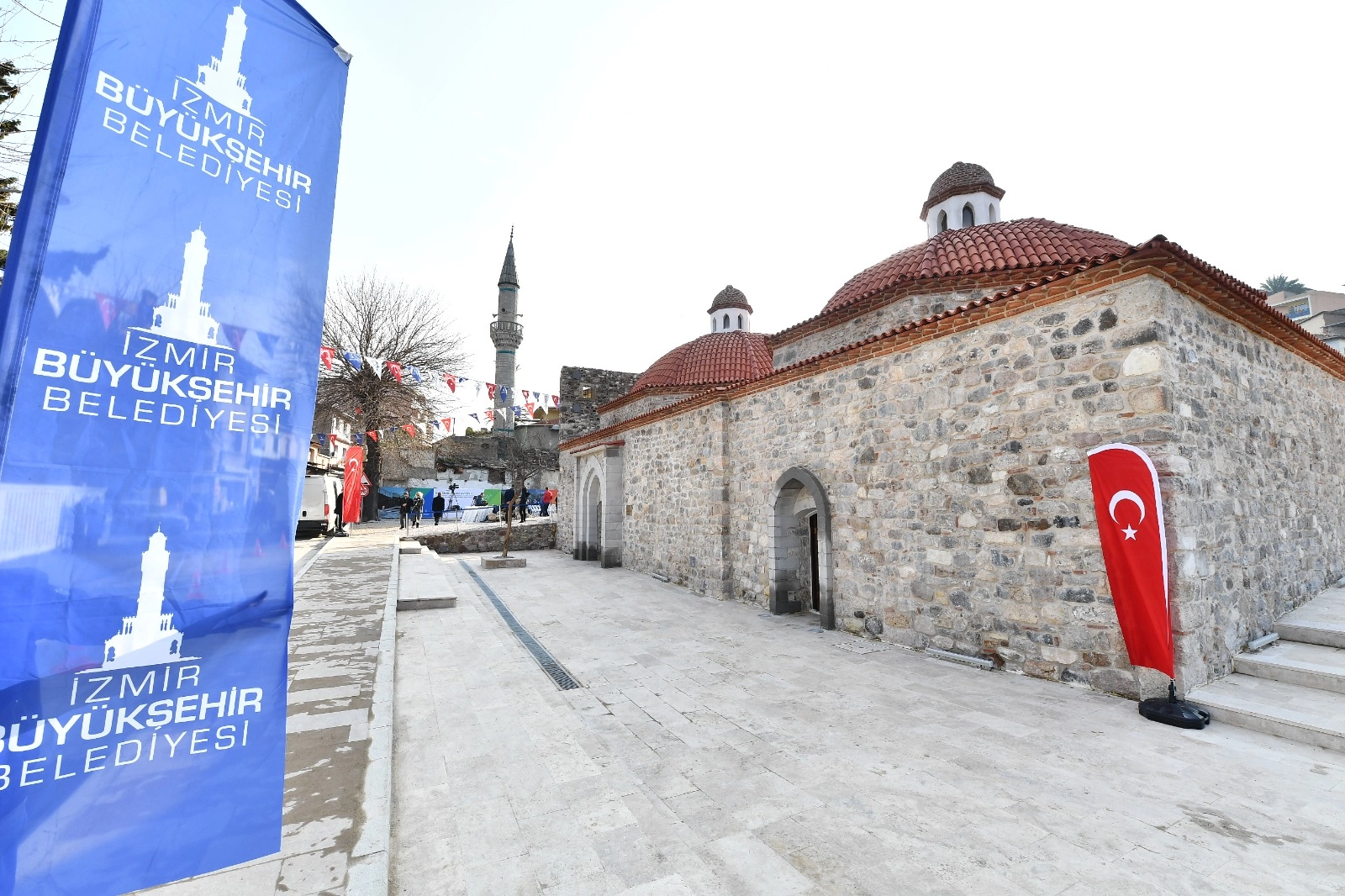 İzmir’de Mülkiyet Tartışması Büyüyor: Namazgâh Hamamı Vakıflar’a Geçti