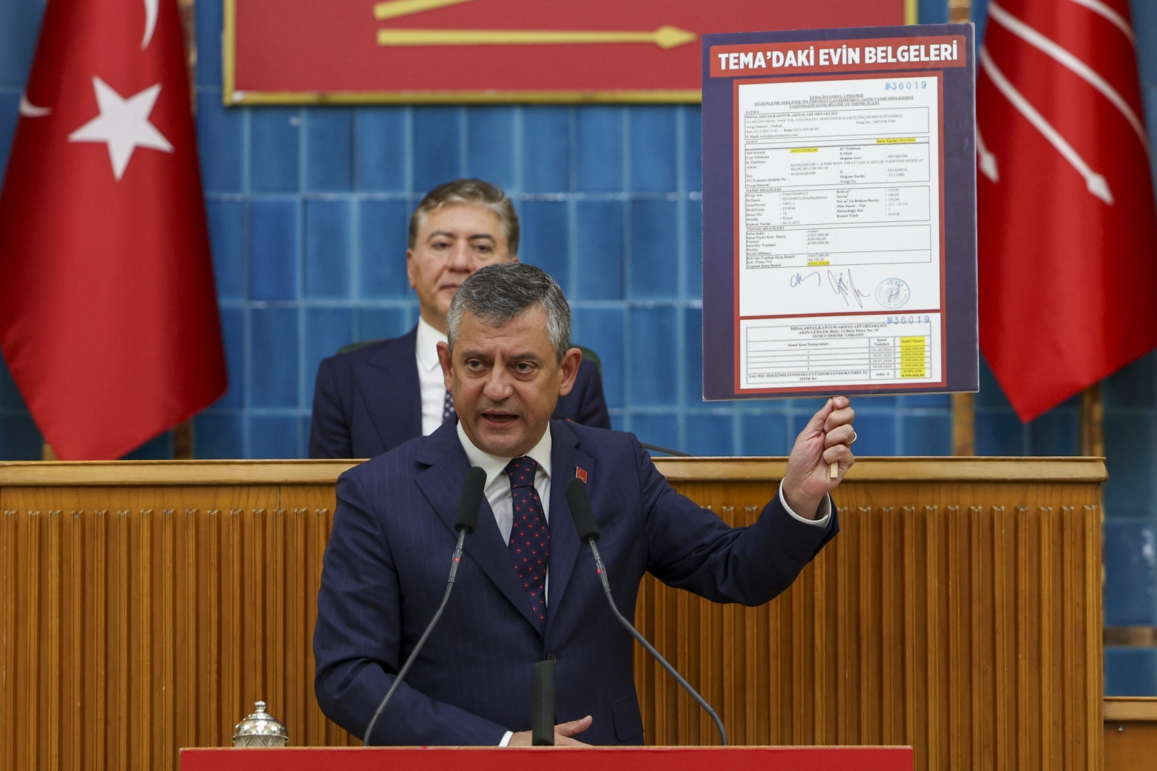 Özgür Özel’den Sert Eleştiriler: “Ekonomiden Adalete Türkiye Yönetilemiyor”