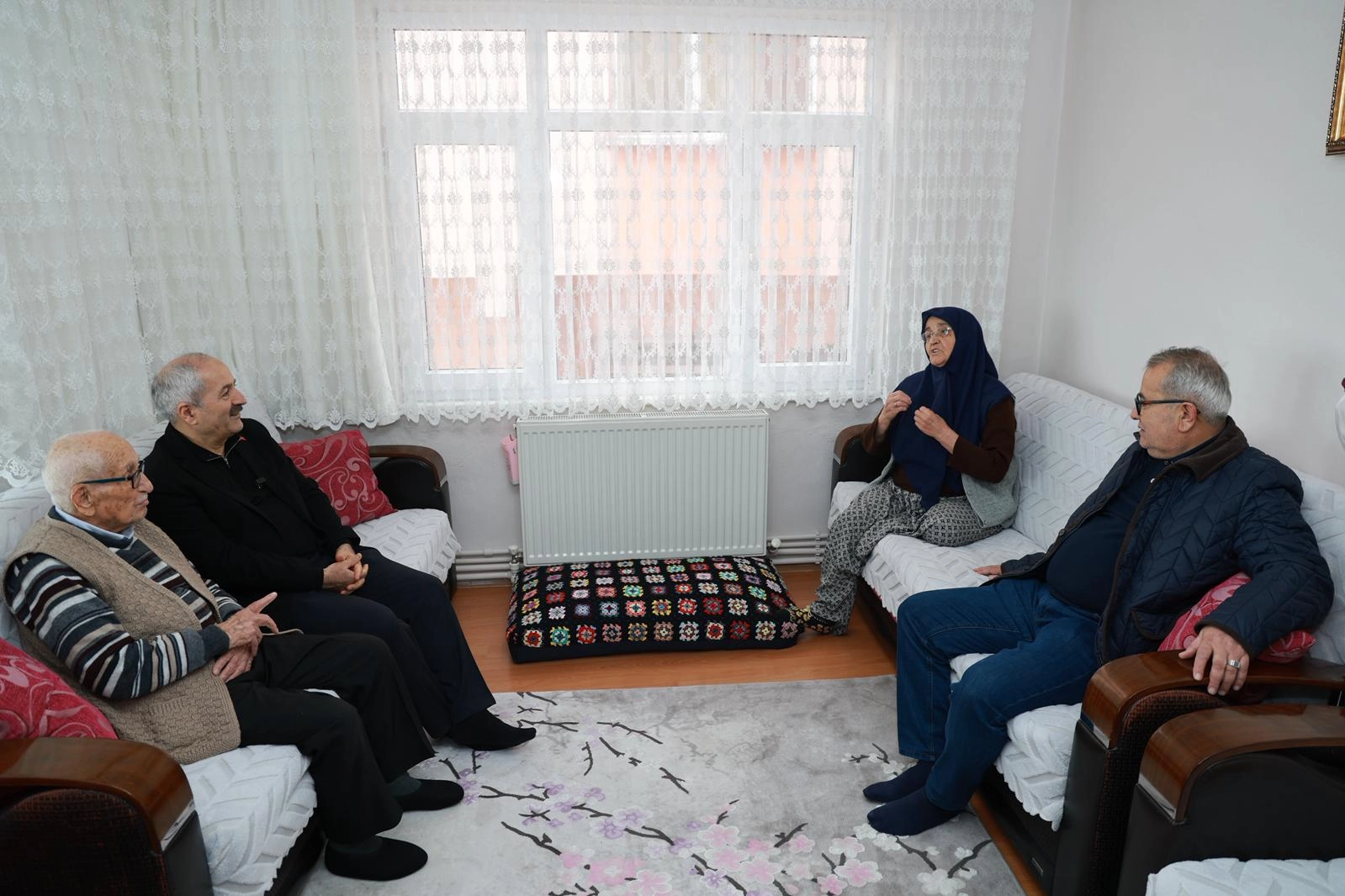 Gebze’de Anlamlı Ziyaret: 65 Yıllık Evliliğe Başkan Büyükgöz’den Tebrik