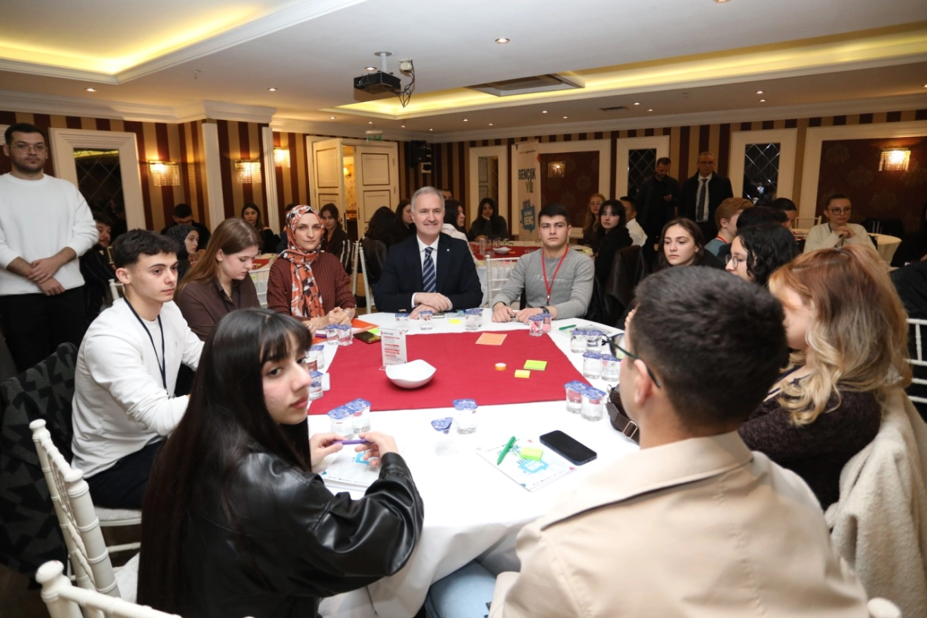 İnegöl’de Gençlik Yılına Güçlü Başlangıç: Gençler Gelecek İçin Söz Aldı