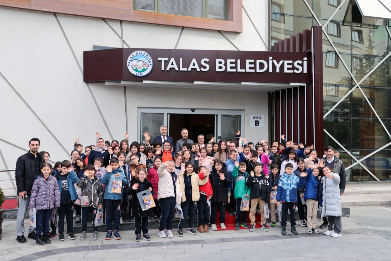 Talas’ta Anlamlı Buluşma: Başkan Yalçın Miniklere Belediyeciliği Anlattı