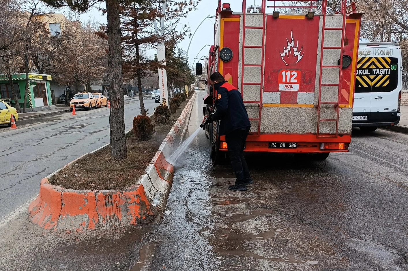 Ağrı’da Bahar Temizliği Başladı: Cadde ve Kaldırımlar Yıkanıyor