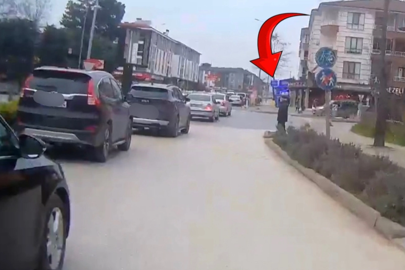 Düzce’de Yaya Geçitlerinde Tehlike: Sürücüler Yayalara Yol Vermiyor